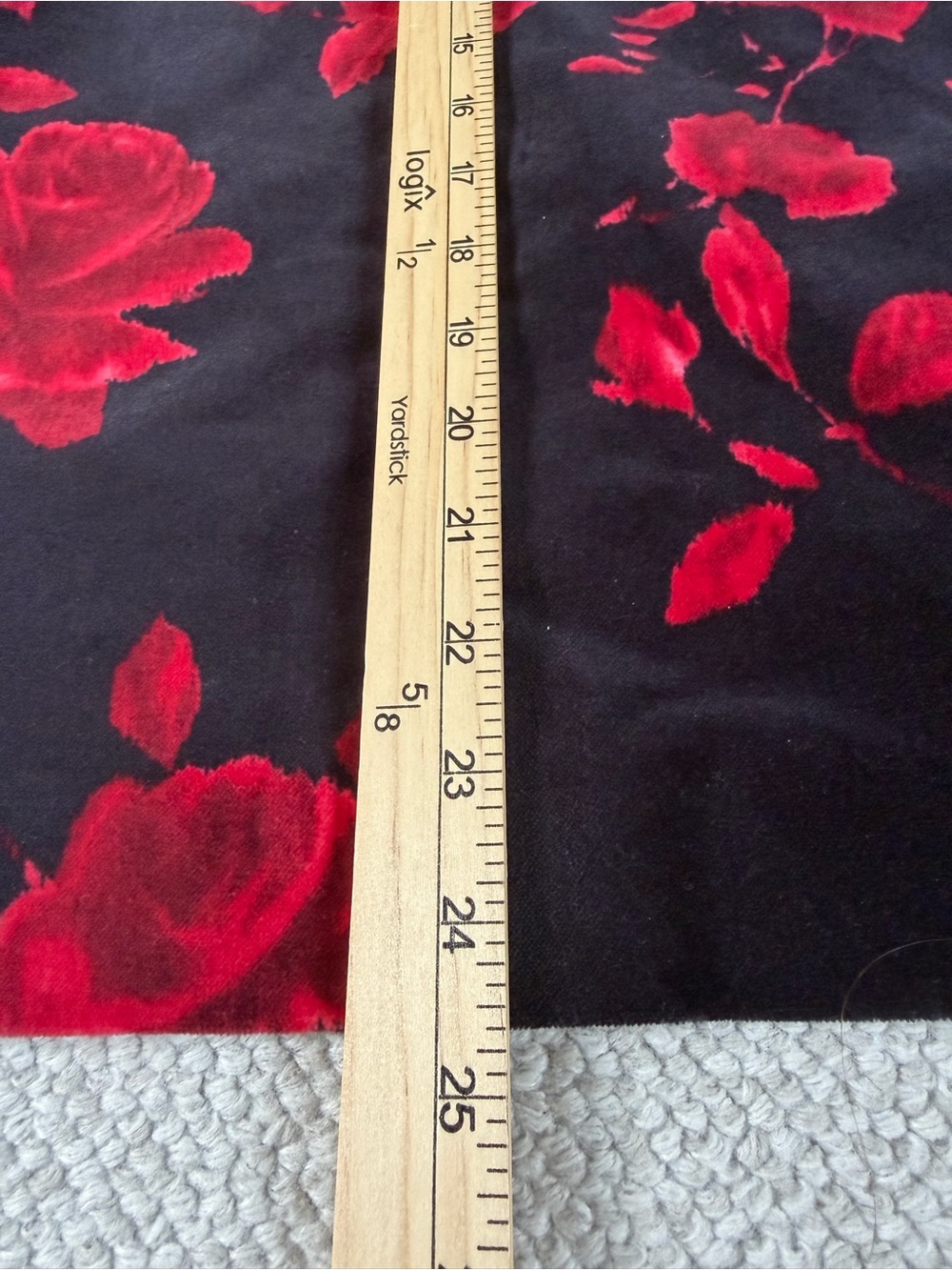Talbots Red Rose Black Velveteen Pencil Skirt Size 16 Dark Romantic - Picture 12 of 12